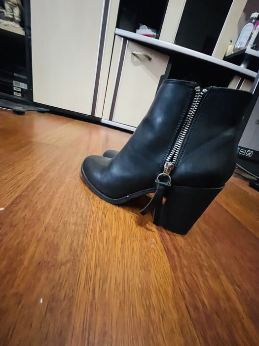 Ghete cu toc de la H&M dama