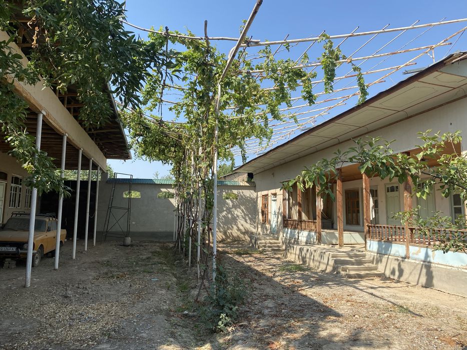 Hovli uy-joy sotiladi