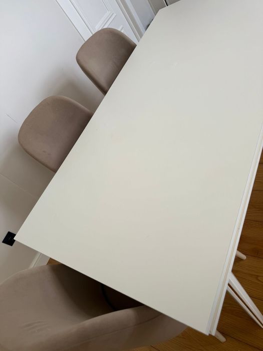 Стол со стульями