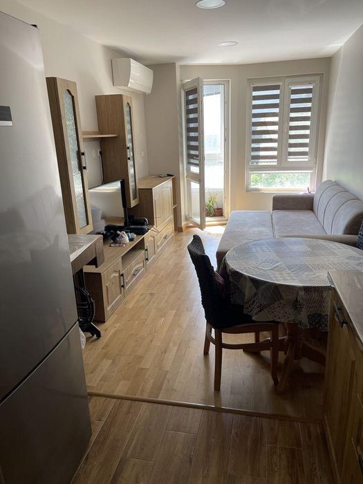 Дава се под наем Тристаен апартамент в Варна, Цветен квартал - 82 кв.м за 613 € - Снимка #1