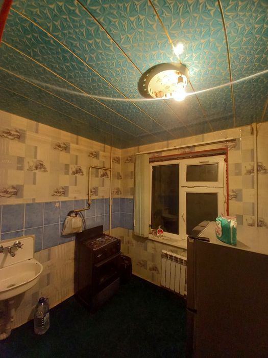 Сдаётся 1 ком кв в Чирчике 1 мкн 3 этаж около 24 школы Олма магазин