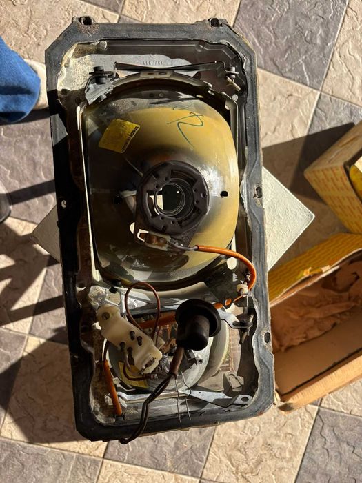 Faruri Mercedes w116