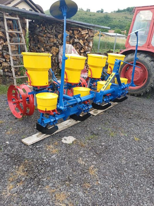 semanatoare de porumb pe 4 randuri mecanica cu fertilizare