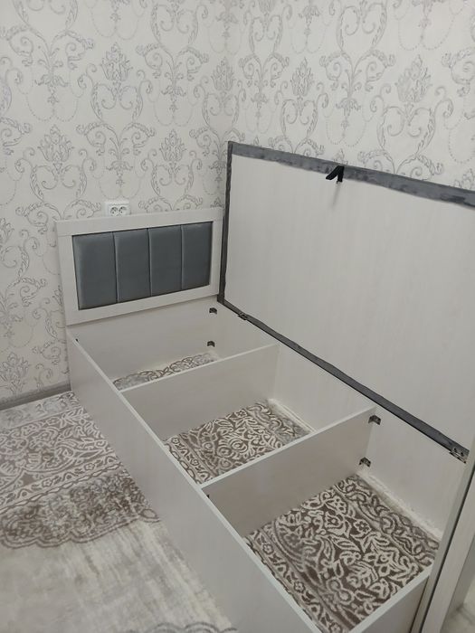 Kravat sunduk skitka krovat