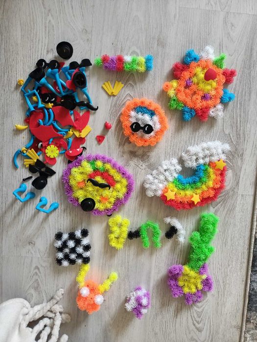 Set creatie cu piese tip fulgi de nea