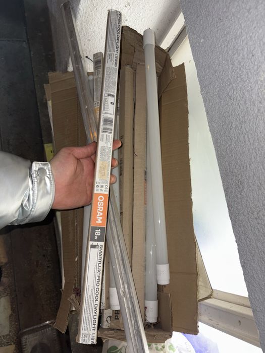 12 neoane led la 50 lei .