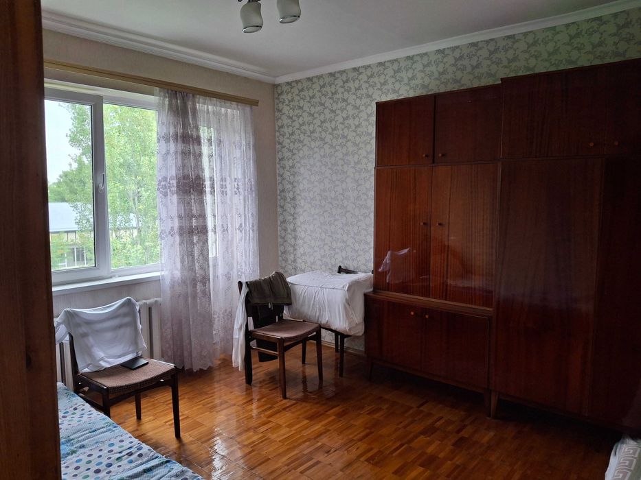 Продаю Квартиру Паркентский базар, 2/4/4, 60 кв м, 77 серия, кирпич: 975 000 000 so’m