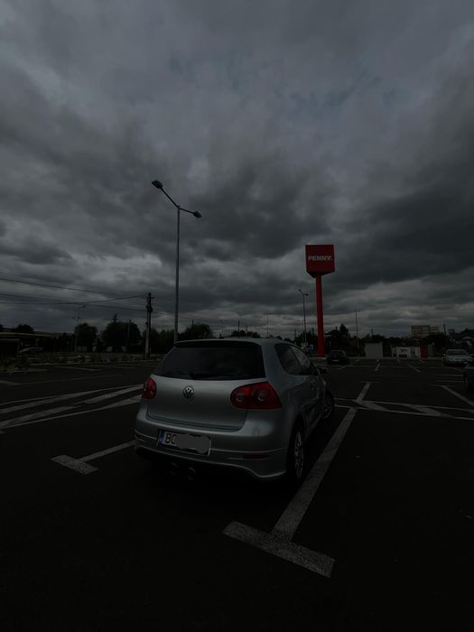 Vând Volkswagen Golf 5