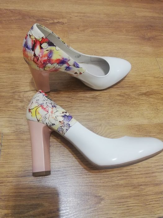 Продам туфли лакированные