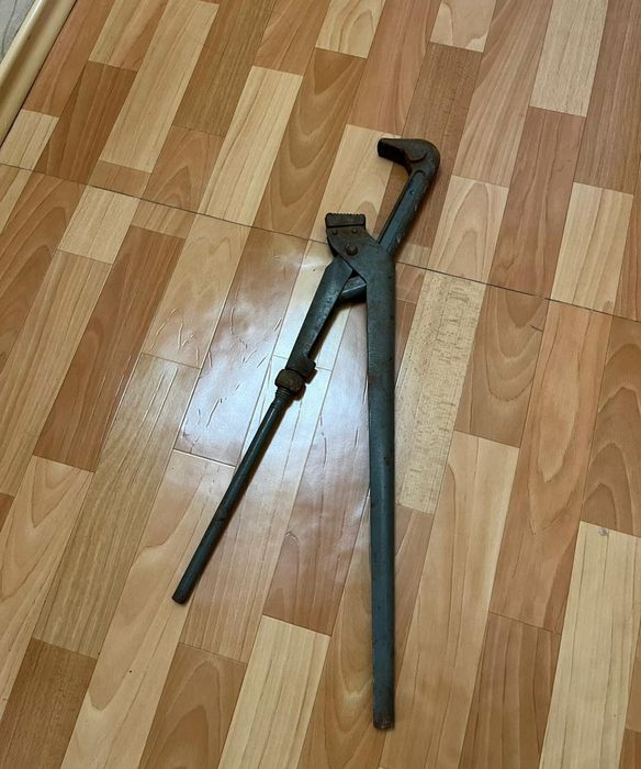 Газовый ключ продается