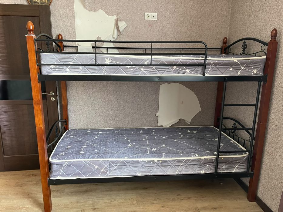 Продам двухъярусную кровать (трансформер) б/у