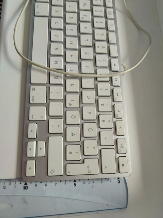 Tastatura Apple  cu fir