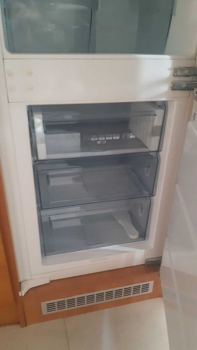 Хладилник с фризер за вграждане AEG Electrolux