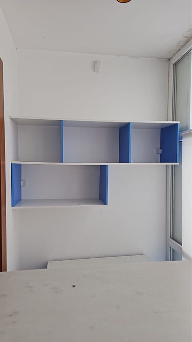 Продаю полки и столы офисные