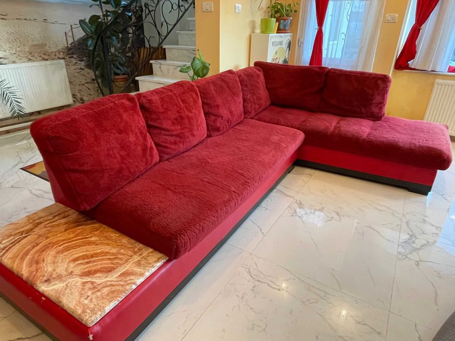 Canapea\coltar piele tapițată - >6 locuri cu masuta din marmura