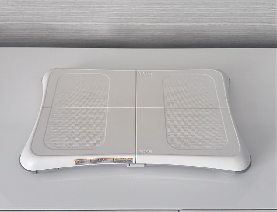Продам игровую приставку Nintendo wii