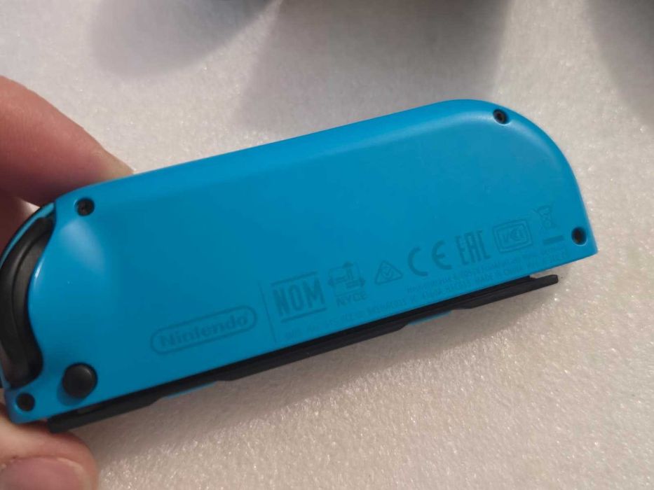 Controller Nintendo Switch Joy-Con Grip Kit (Joy-Con Albastru/Roșu Neon + Suport Grip)