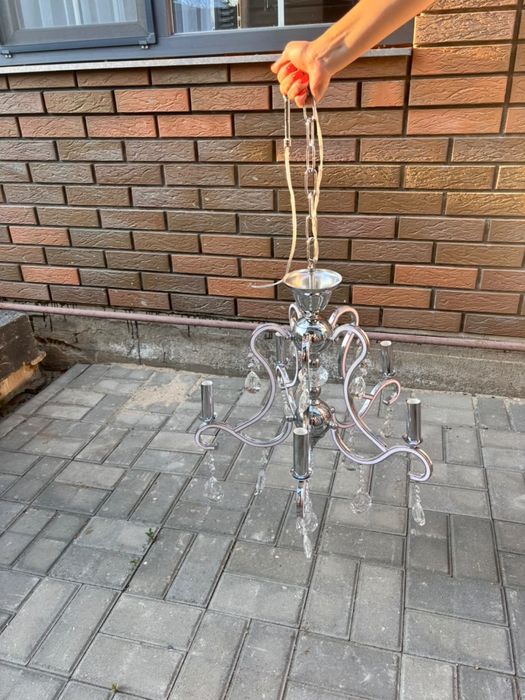 продам люстру новую
