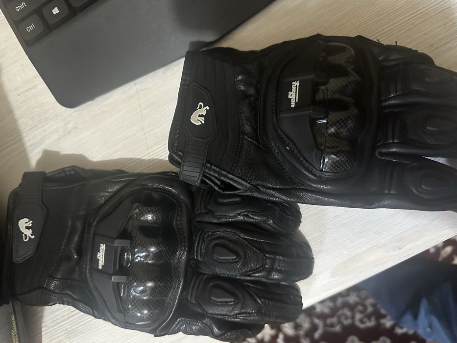 Мото шлем с перчаткой