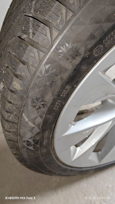 Комплект шин с дисками от Tesla X