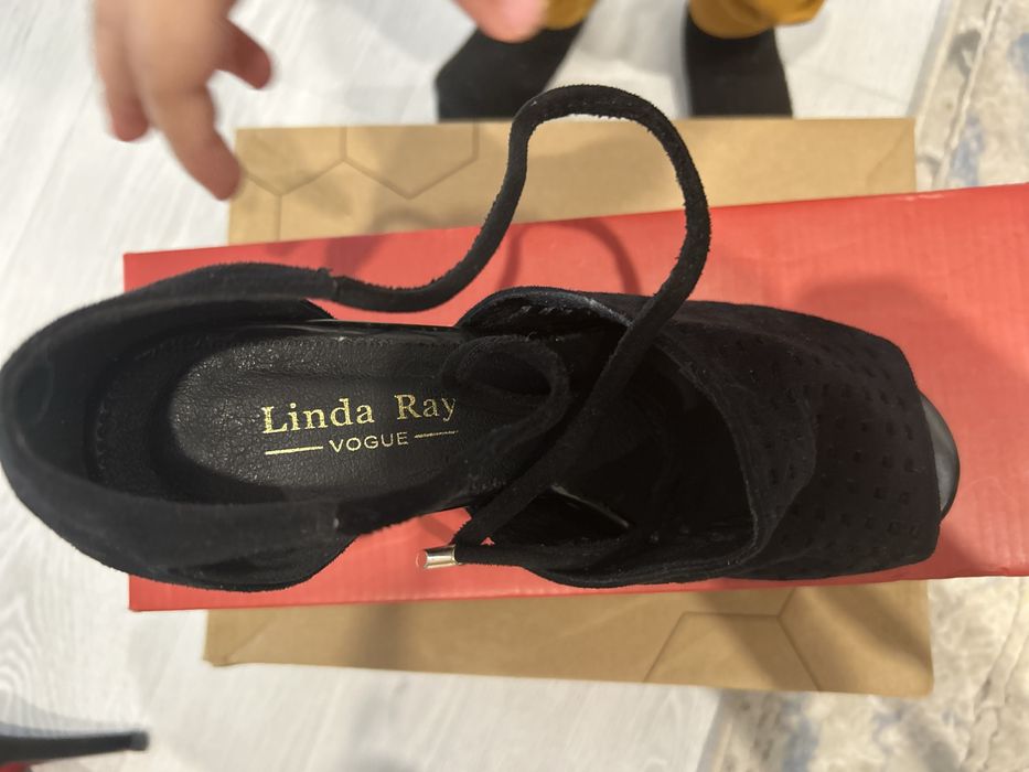 Босоножки замшевые