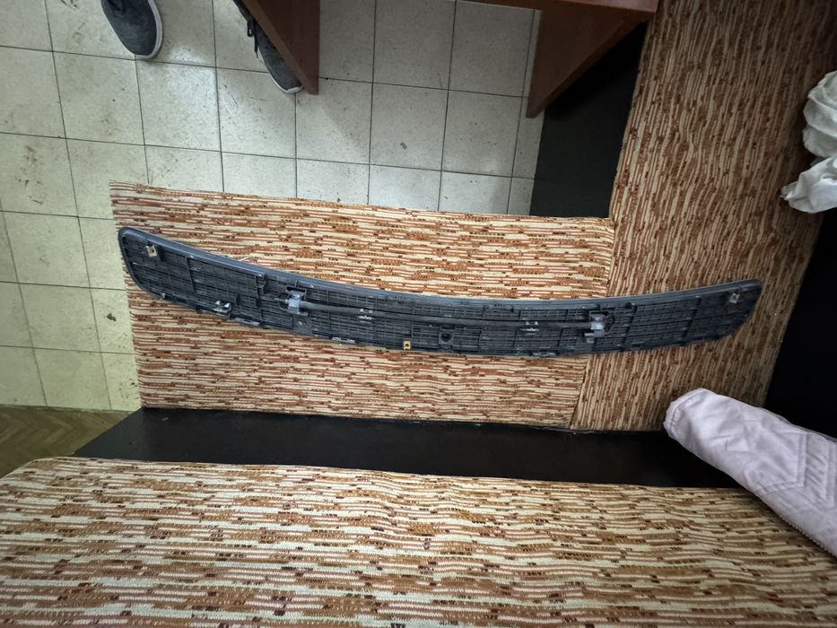 Декоративна решетка за преден капак CLK W 209