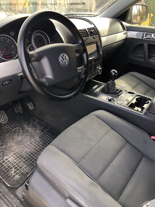 Unic proprietar vinde Touareg 2.5tdi 4x4 an 2005 manual , pe arcuri !