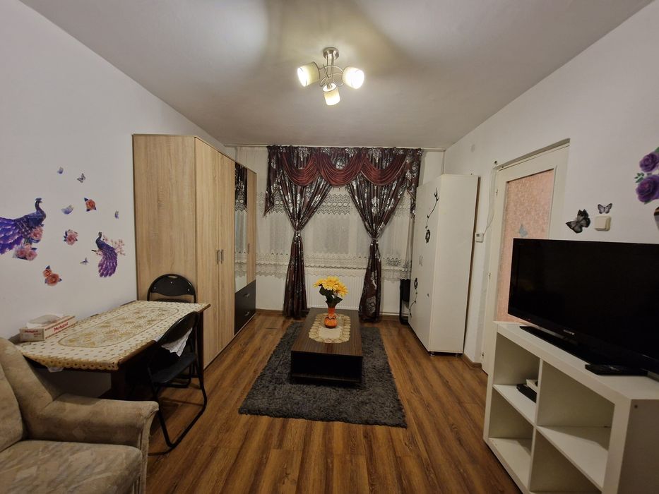 Inchiriez garsoniera