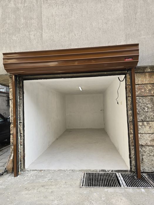 Дава се под наем Гараж / Паркомясто в Варна, Централна поща - 15 кв.м за 155 € - Снимка #1