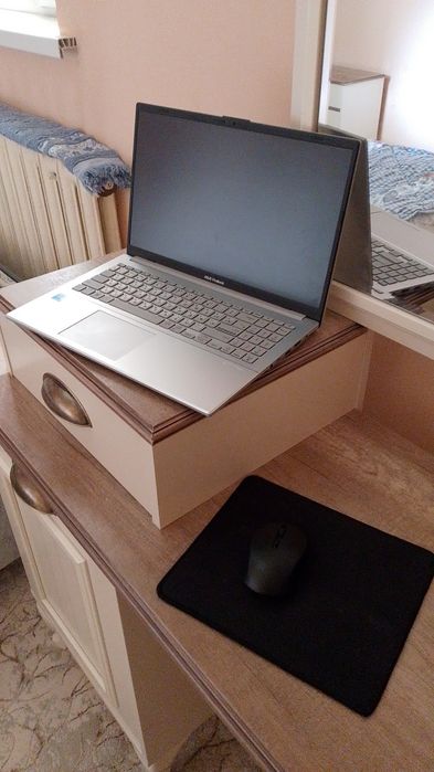 Asus                  .