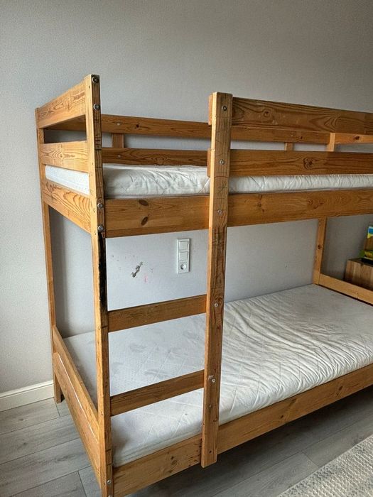 Продается двухъярусная детская кровать