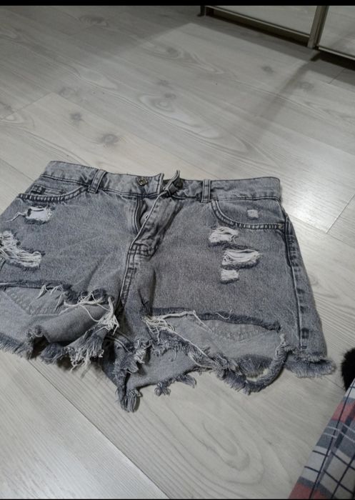 Pantaloni scurți (blugi)