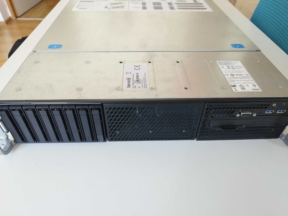 Server 2x Intel 4208 (16C 32T), 16GB DDR4 ECC RDIMM, 10 Gbps networking, 8x 2.5" tray, 2x M.2 nvme, 2xPSU