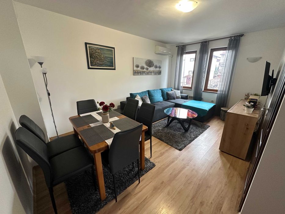 Тристаен апартамент под наем на отлична локация в Банско