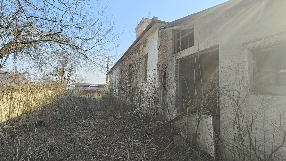 Cladiri+teren de vanzare