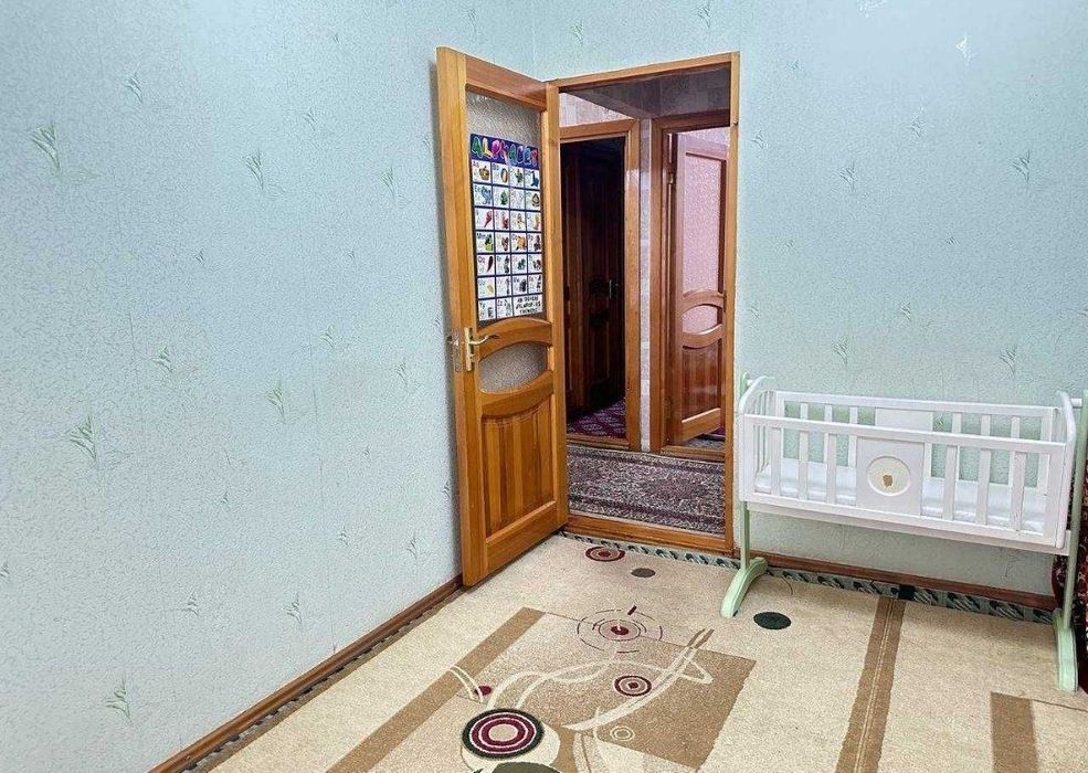 Alpomish ko'chasida 3 xonalik uy sotiladi