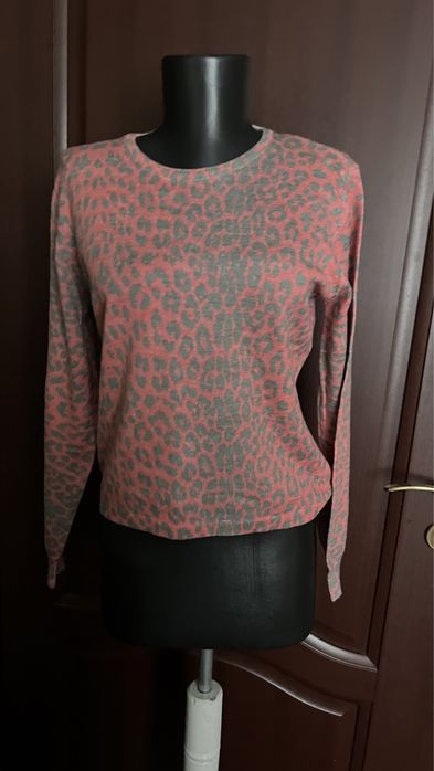 Pulover roz animal print
