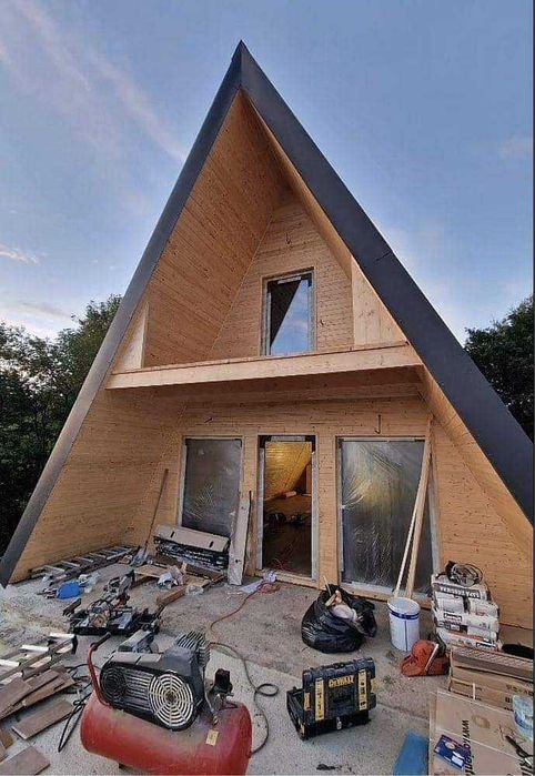 Cabana stil A Frame si casa din structura de lemn de vanzare
