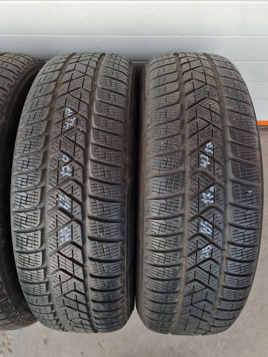 Зимни гуми 4 броя PIRELLIScorpion 215 65 R17 дот 4217