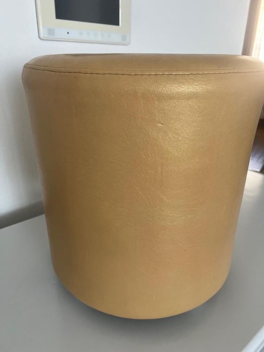 Продам кожаный пуфик