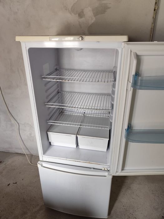 Холрдильник в хорошем сосстоянии