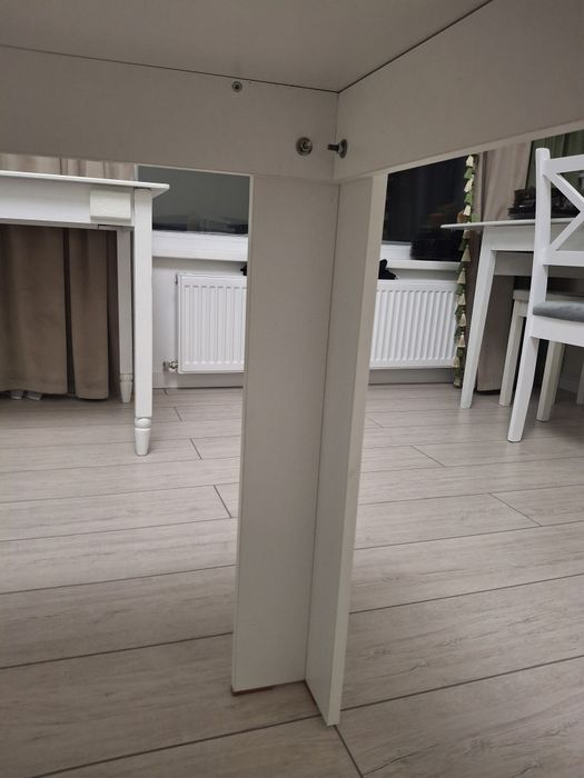 Белый кухонный стол