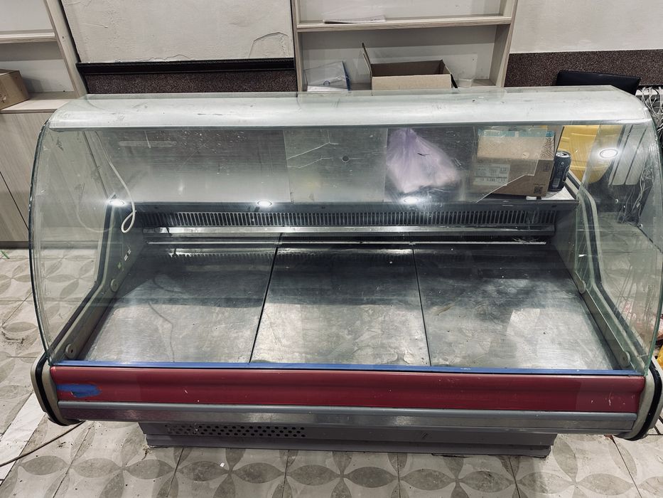 Ветрина холодильник