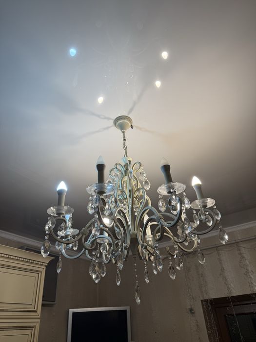 Люстра  классическая продам