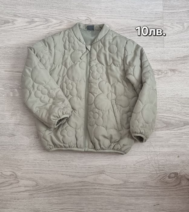 Продавам Детски якета и елек за момиче