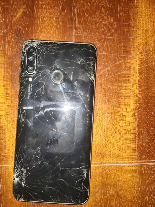 Vând HUAWEI P 20 lite nu sunt sigură dacă mai funcționează