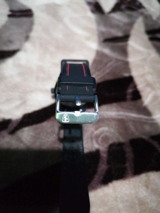 Ceas (barbatesc)Ferrari !!!