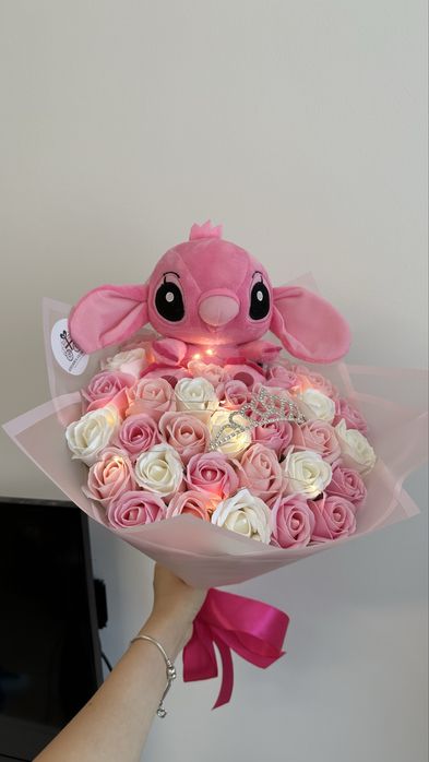 Buchete personalizate din flori de săpun sclipici si cu stitch jucarii