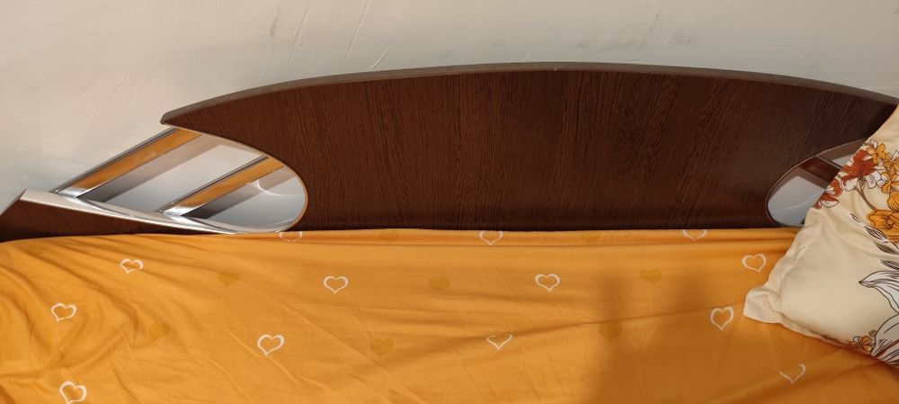 Super oferta la doar 550 pat dormitor,2  noptiere, comoda