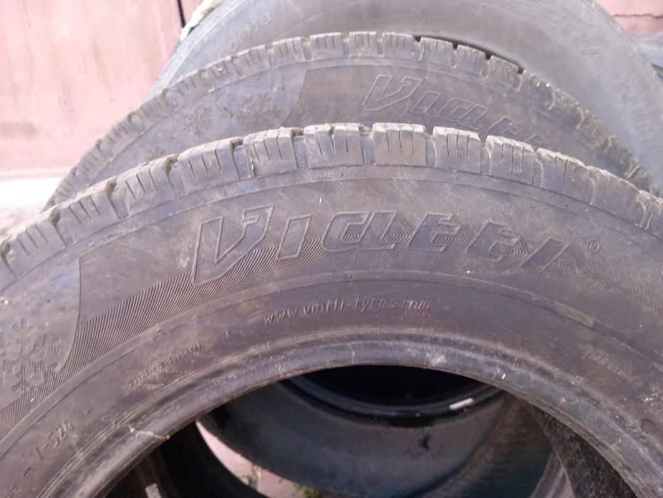 Продам шины б/у 215/65/16